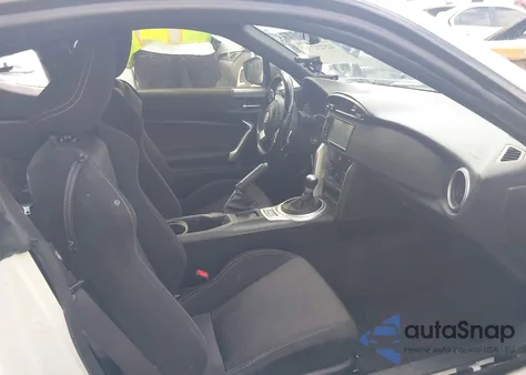 2019 Toyota 86 z USA, uszkodzony, nr VIN JF1ZNAA14K8700488